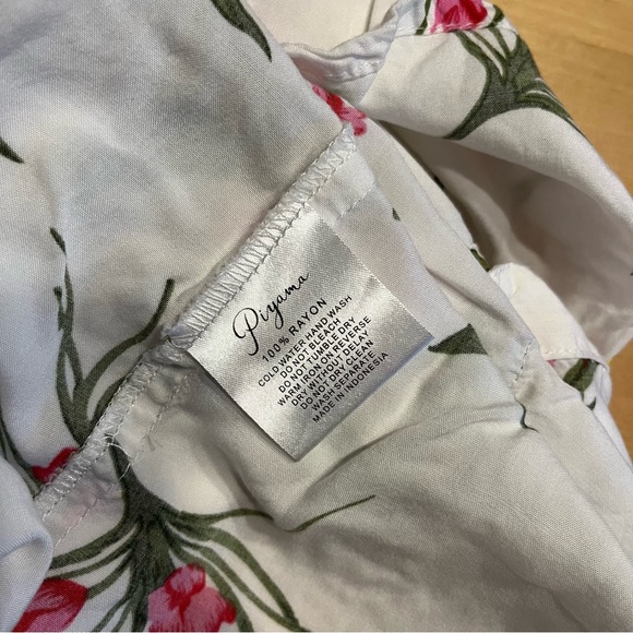 Piyama Women's Size S White Floral Button Front Pajamas Set Shirt Shorts - Picture 11 of 11